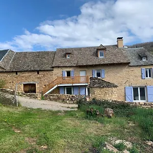 La Combe Aux Fées Couette-café Saint-Côme-dʼOlt